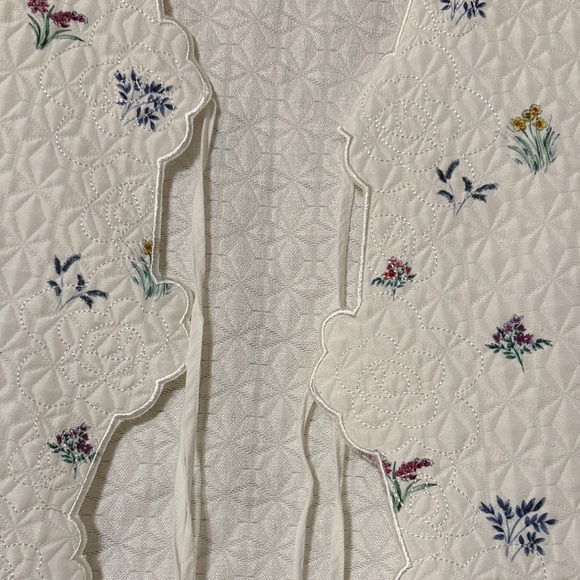 Anthropologie White Quilted Vest with Floral Embroidery - Picture 4 of 5